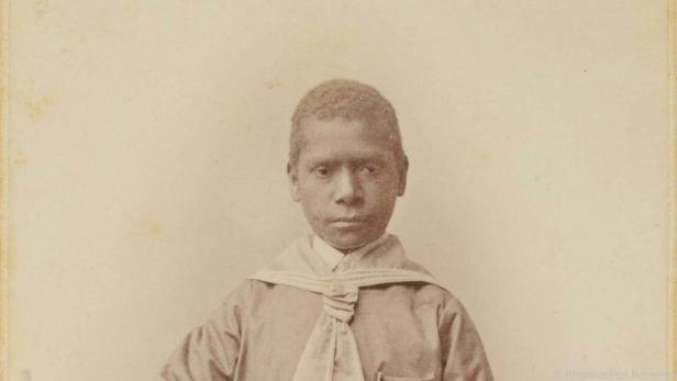 Fotoschau in Wien erzählt über die koloniale Sammelwut