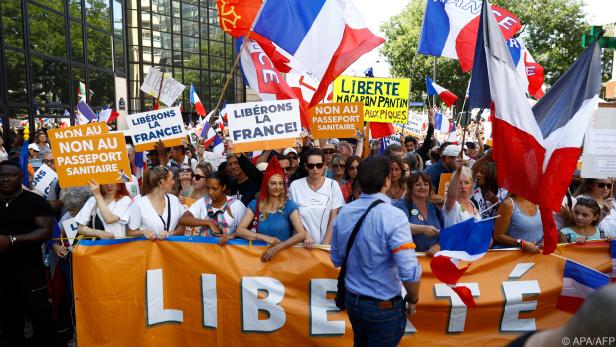 Demonstranten bei einer Kundgebung in Paris