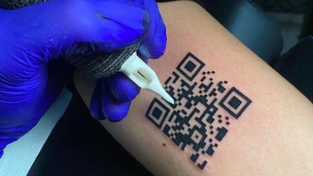 Italiener ließ sich Corona-Impfpass als Tattoo stechen