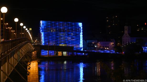 Ein Festivalort ist das Ars Electronica Center in Linz.
