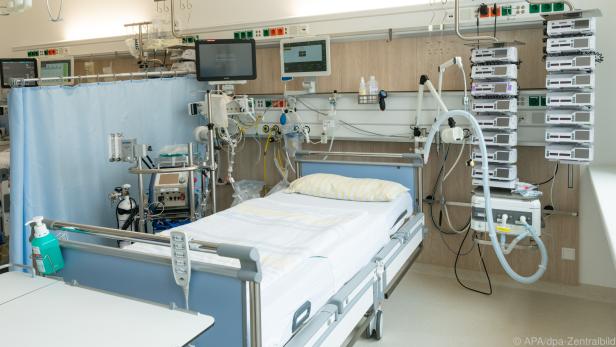 Ein Intensivbett in einer Intensivstation