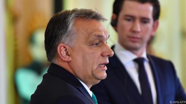 Ungarns Premier Orban bei einer Pressekonferenz mit Kanzler Kurz