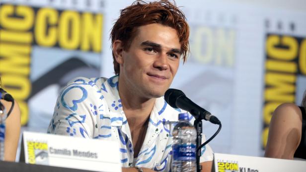 KJ APA zeigt sich mit einer neuen Frisur – und schockt seine Fans