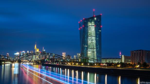 EZB bleibt voerst bei beharrt auf lockerer Geldpolitik
