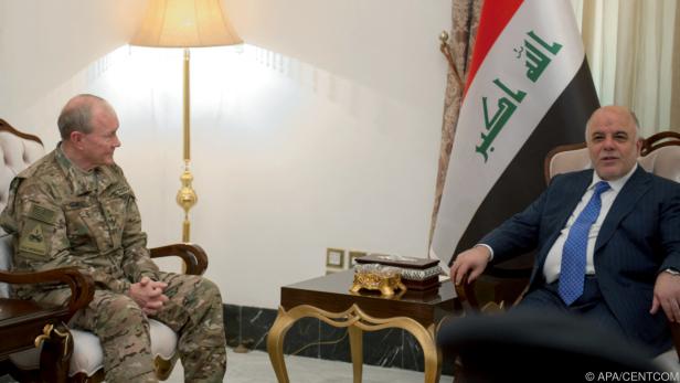 Damaliger iranischer Premier Al-Abadi mit US-General Dempsey 2015