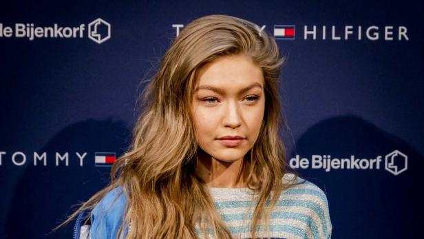 Gigi Hadid sagt, sie sei nicht der schönste Mensch der Welt, und steigt gleichzeitig in die Nepo-Baby-Debatte ein.