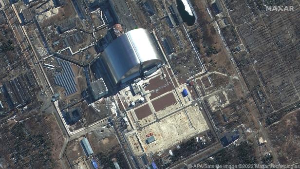 Der Sarkophag des AKW Tschernobyl von oben gesehen