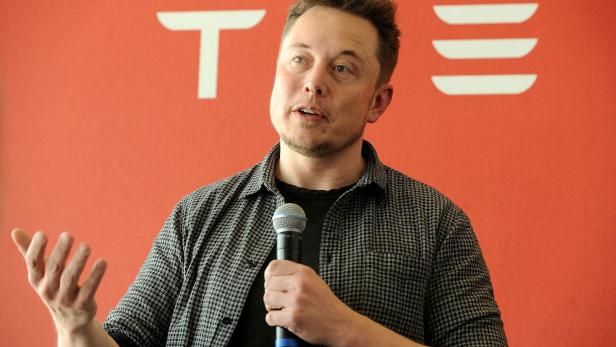 FILE PHOTO: Founder and CEO of Tesla Motors Elon Musk speaks during a media tour of the Tesla Gigafactory, which will produce batteries for the electric carmaker, in Sparks, Nevada, U.S. July 26, 2016.  REUTERS/James Glover II