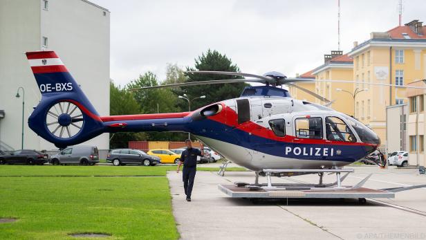 Mit einem Polizeihubschrauber wurde nach dem FLugzeug gesucht