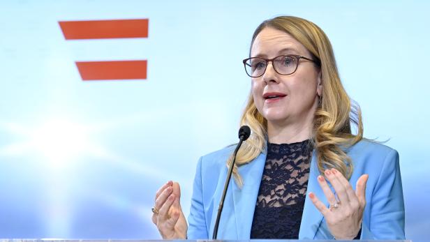 Wirtschaftsministerin Margarete Schramböck tritt zurück