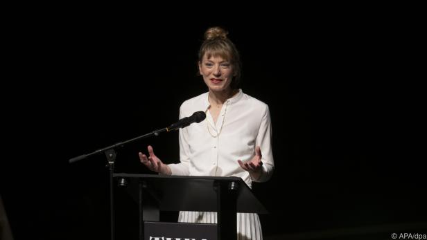 Yvonne Büdenhölzer spricht zur Eröffnung des Berliner Theatertreffens