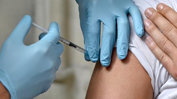 Grundimmunisierung mit drei Impfungen entscheidend