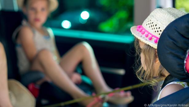 Gerade die Jüngsten sollten beim Autofahren im Kindersitz gesichert sein