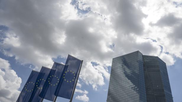 EZB: Bankexperten sehen Zinswende, weitere Erhöhungen erwartet