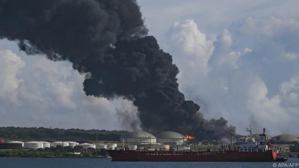 Brand in Treibstofflager: Rauchwolke über kubanischem Hafen Matanzas