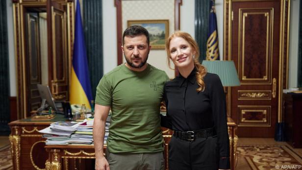 Schauspielerin Jessica Chastain mit Präsident Wolodymyr Selenskyj