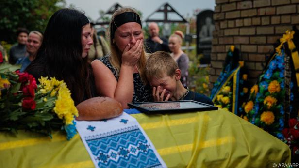 Die Kämpfe gehen weiter - Trauer um einen ukrainischen Soldaten