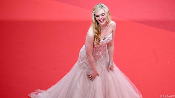 Elle Fanning liebte Paris Hilton und Nicole Richie