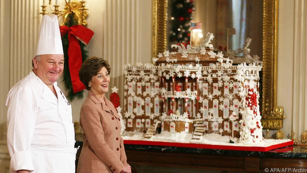 Patissier Mesnier neben der damaligen First Lady Laura Bush