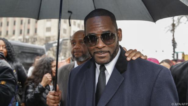 R. Kelly in Chicago in 13 Punkten angeklagt