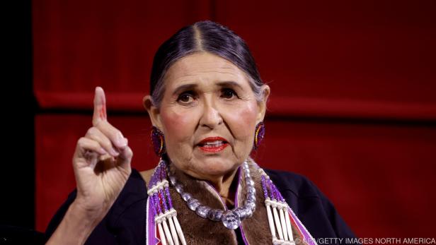 Sacheen Littlefeather bei der Zeremonie in Los Angeles