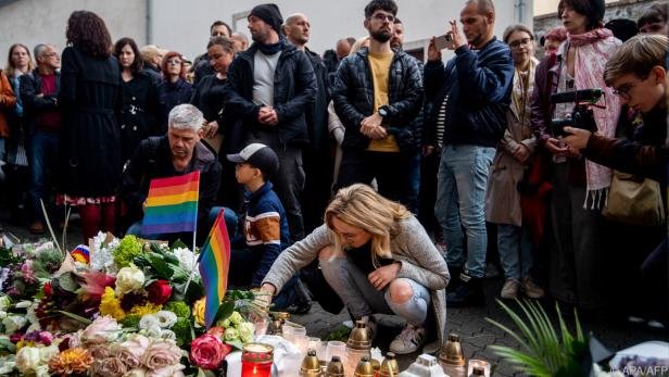 Gedenken in Bratislava nach Anschlag auf Schwulenbar