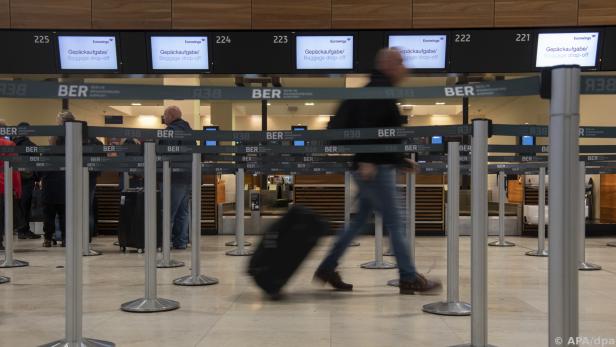 Klimaaktivisten legten den Flughafen Berlin für einige Stunde lahm