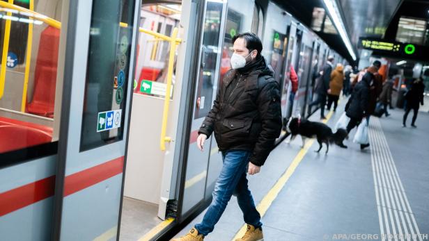 In Wien wird in Öffis weiter Maske getragen