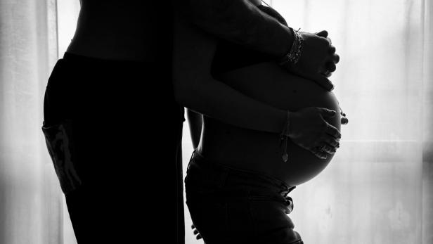 Couvade-Syndrom: Männer können Schwangerschaftsbeschwerden aufweisen