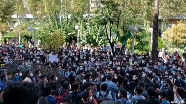 Behörden gehen gegen Proteste an iranischen Universitäten vor (Archiv)