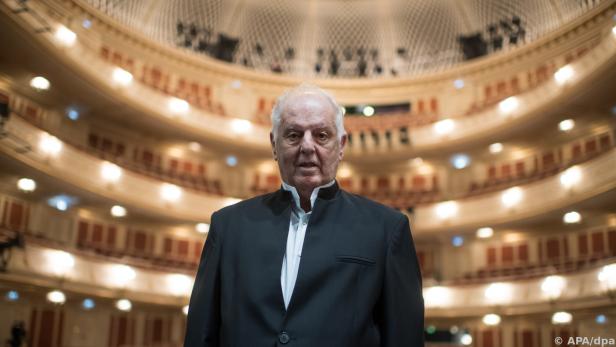 Daniel Barenboim im Saal der sanierten Staatsoper in Berlin