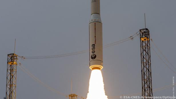 Die Rakete kam kurz nach dem Start von ihrem Kurs ab