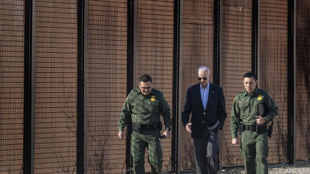 Biden traf in der Stadt El Paso Grenzbeamte