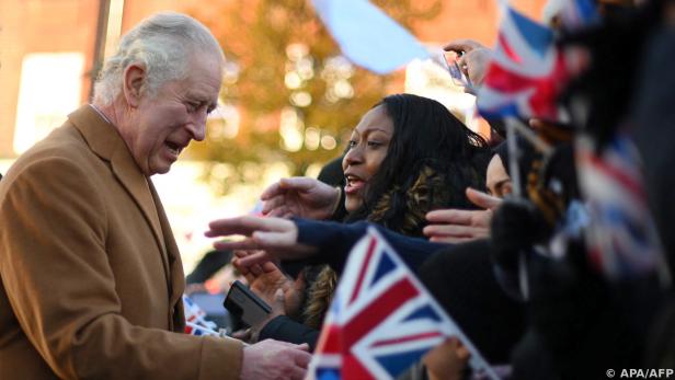 König Charles III. wurde in Luton Ziel eines Eierwurfs