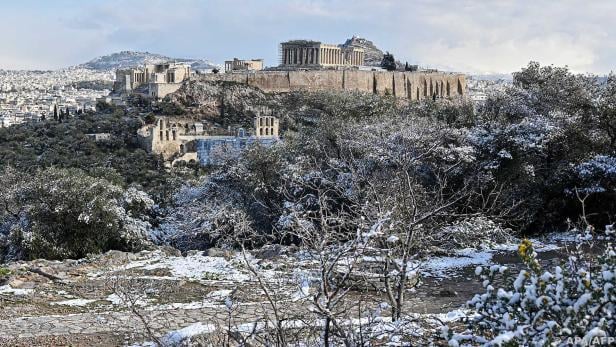 Auch die Akropolis ist von Schnee bedeckt