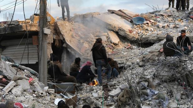 Tausende Menschen verloren ihre Häuser nach dem verheerenden Beben