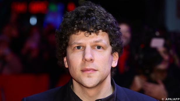 Jesse Eisenberg versucht Job und Kind unter einen Hut zu bringen