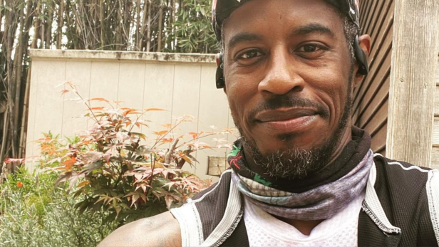 Ahmed Best meldete sich aus dem Fitnessstudio