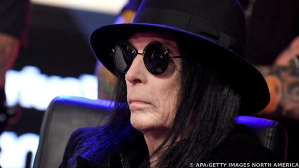 Mick Mars klagt seine (ehemaligen) Bandkollegen von Mötley Crüe