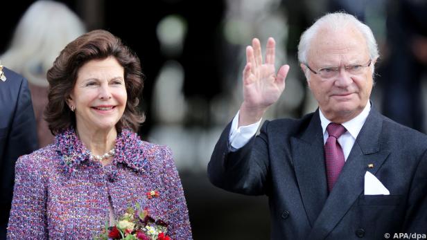 König Carl Gustaf kommt mit Tochter, nicht Frau