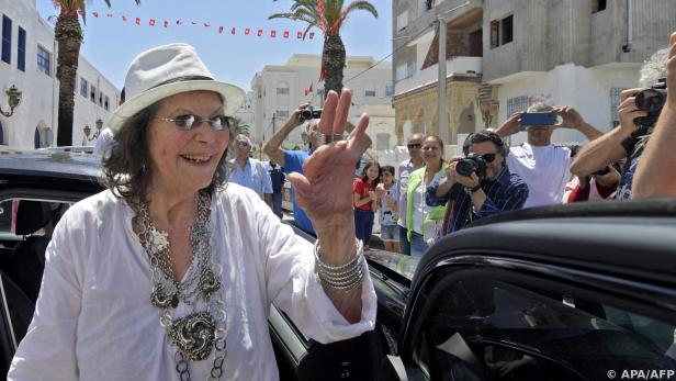 Claudia Cardinale 2022 bei der Einweihung "ihrer" Straße in Tunesien