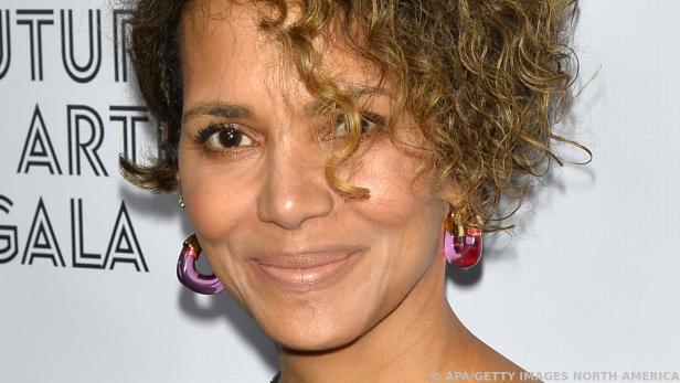 Halle Berry spielt mit Angelina Jolie in "Maude v Maude"