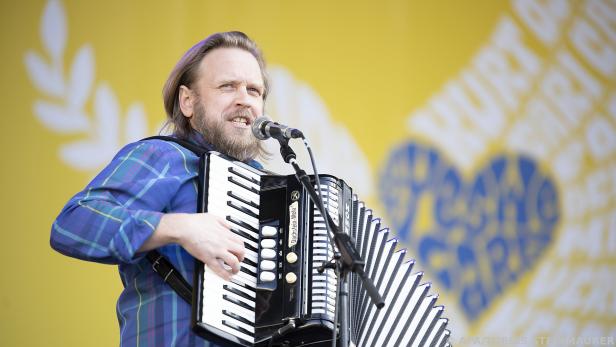 Thomas Jarmer auf einem Ukraine-Benefizkonzert am Heldenplatz 2022