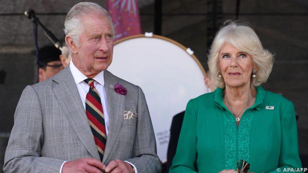 Charles und Camilla weilen derzeit in Nordirland