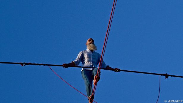 Andrea Loreni eröffnete das Zirkusfestival "Bam Circus"