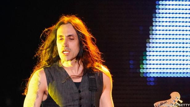 Die Gitarrenriffs von Nuno Bettencourt begeistern nach wie vor