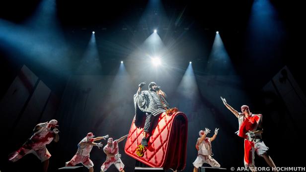 Eine Show wie der Ritt auf einem wilden Bullen