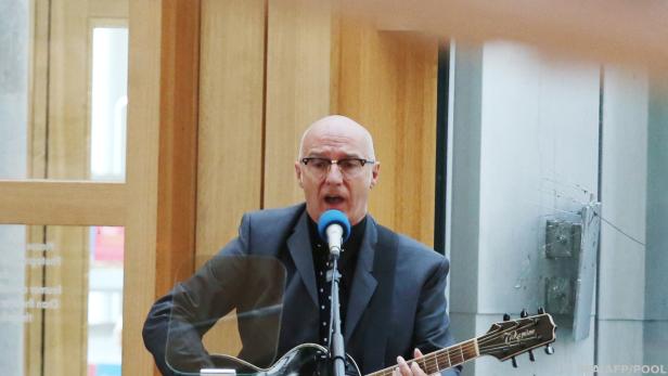 Midge Ure bei einem Auftritt im schottischen Parlament 2016