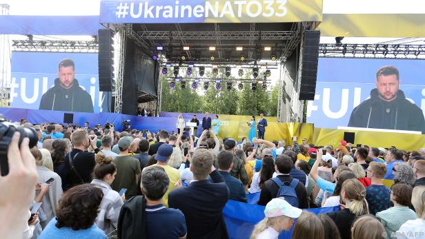 Der ukrainische Präsident begeistert die Massen in Vilnius