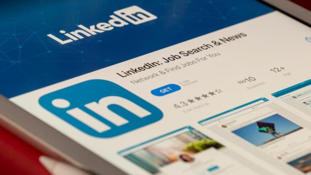 Kann LinkedIn auch als Dating-Plattform fungieren? Laut TikTok auf jeden Fall!